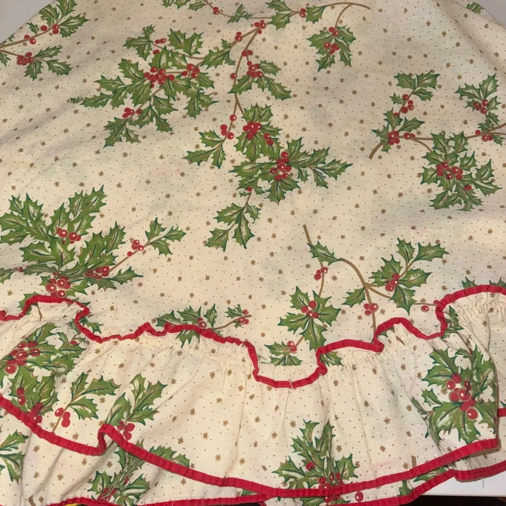 Vintage Holly Berry Christmas Round Tablecloth Cream Red Ruffle 70